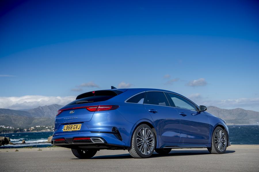  Kia ProCeed GT Line S 2019 года  (UK) (фото 27 из 41)